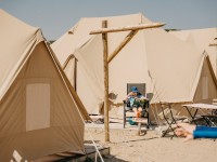 Emperor tenten Beachcamp.jpg