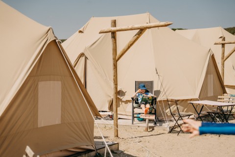 Emperor tenten Beachcamp.jpg
